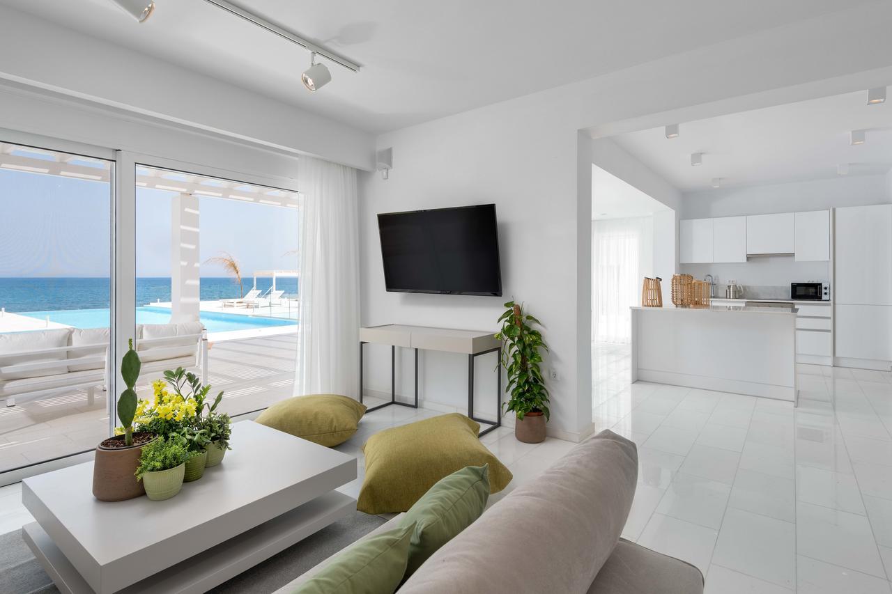 Maria & Nada Beachfront Villas コリンビア エクステリア 写真
