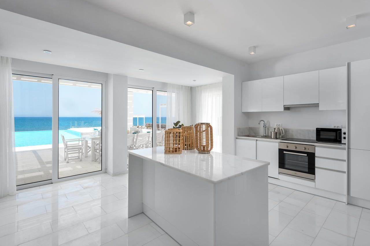 Maria & Nada Beachfront Villas コリンビア エクステリア 写真