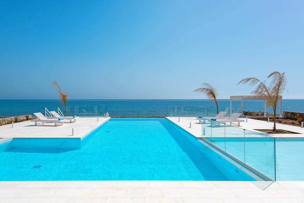 Maria & Nada Beachfront Villas コリンビア エクステリア 写真